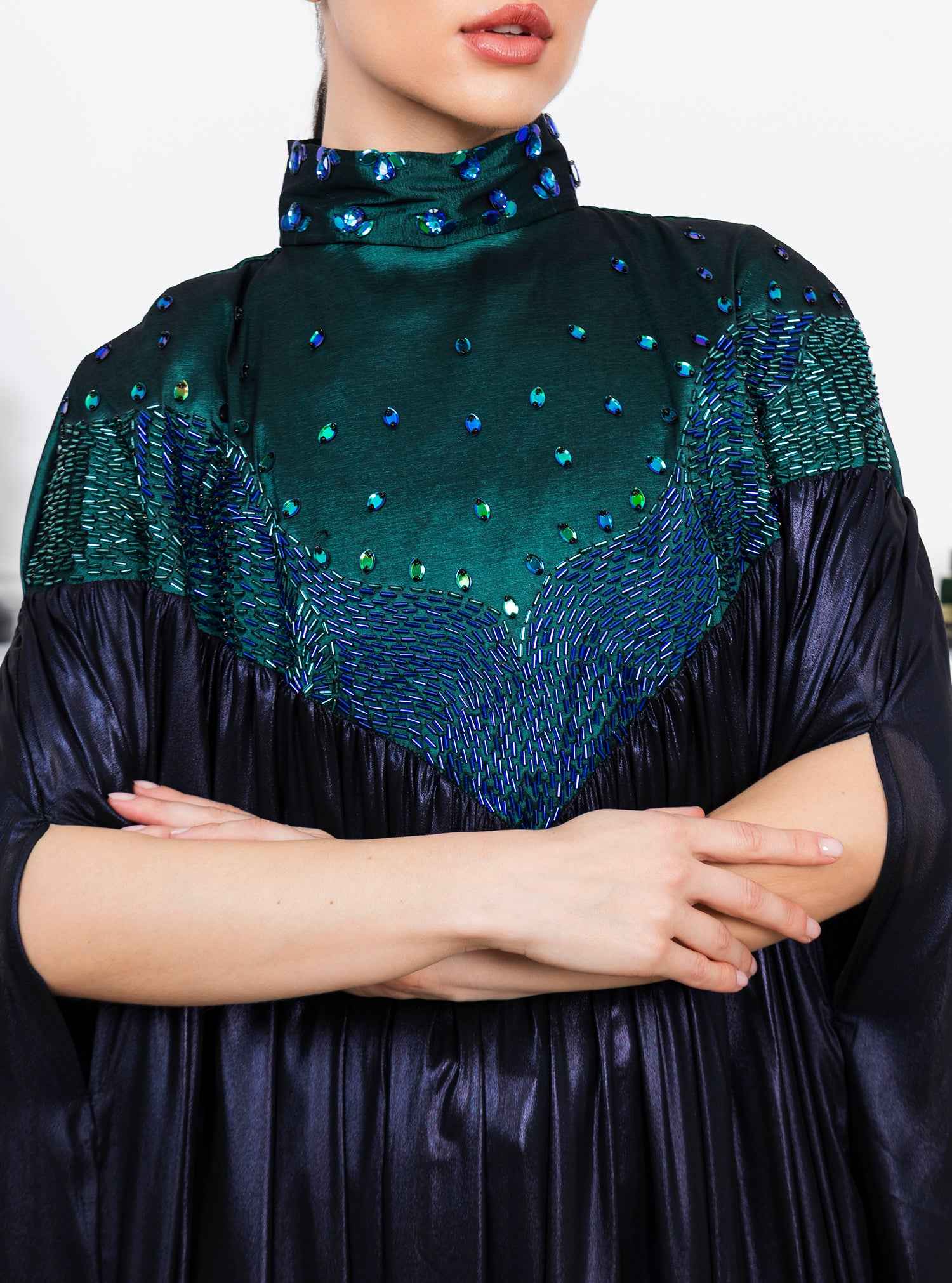 Peacock-KTN032 – Luxurious Green Mesh & Taffeta Kaftan with Radiant Peacock-Inspired Motif