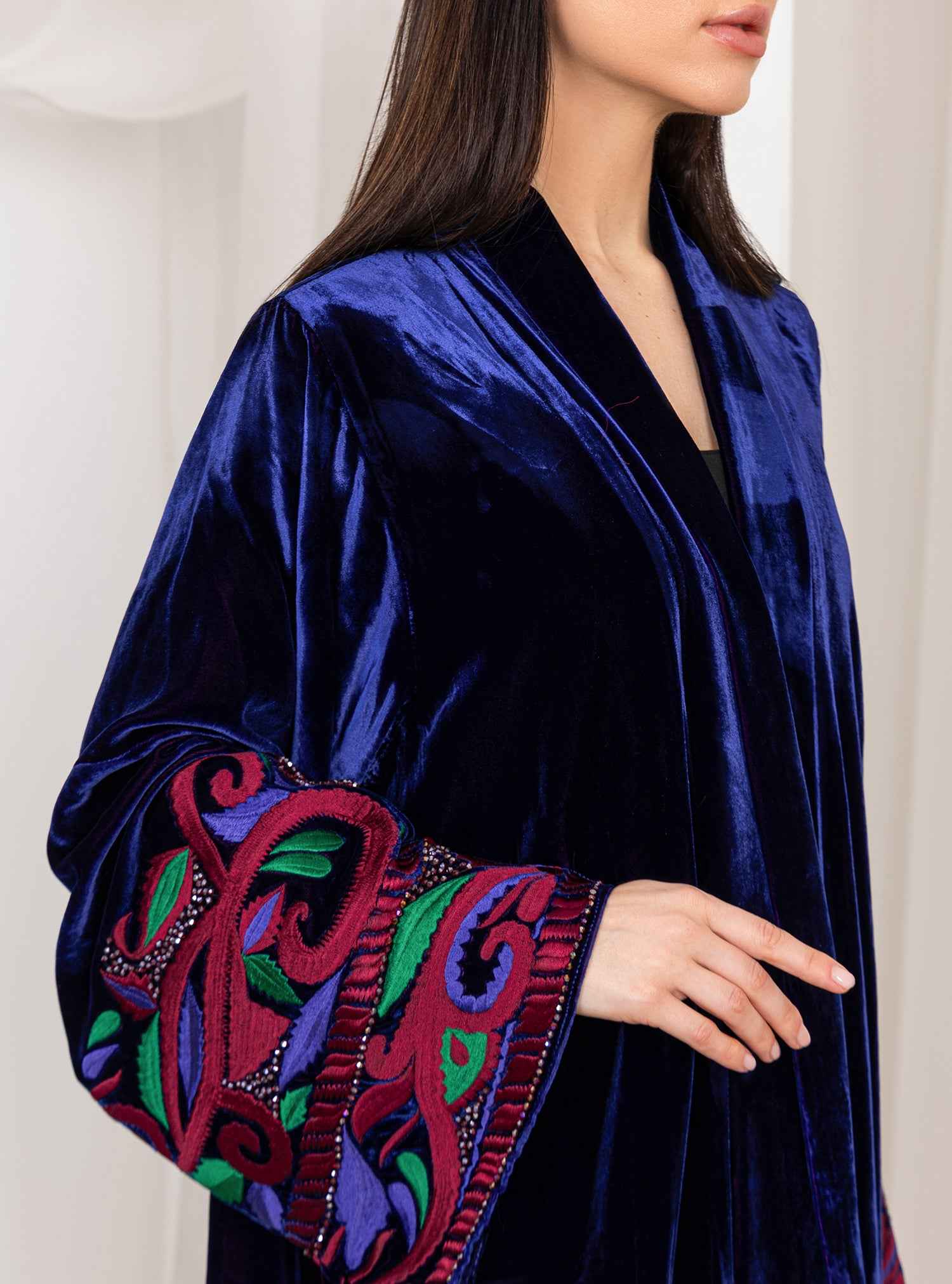Livid-ABY027 – Deep Navy Velvet Abaya with Hand-Embroidered Silk Thread Sleeves