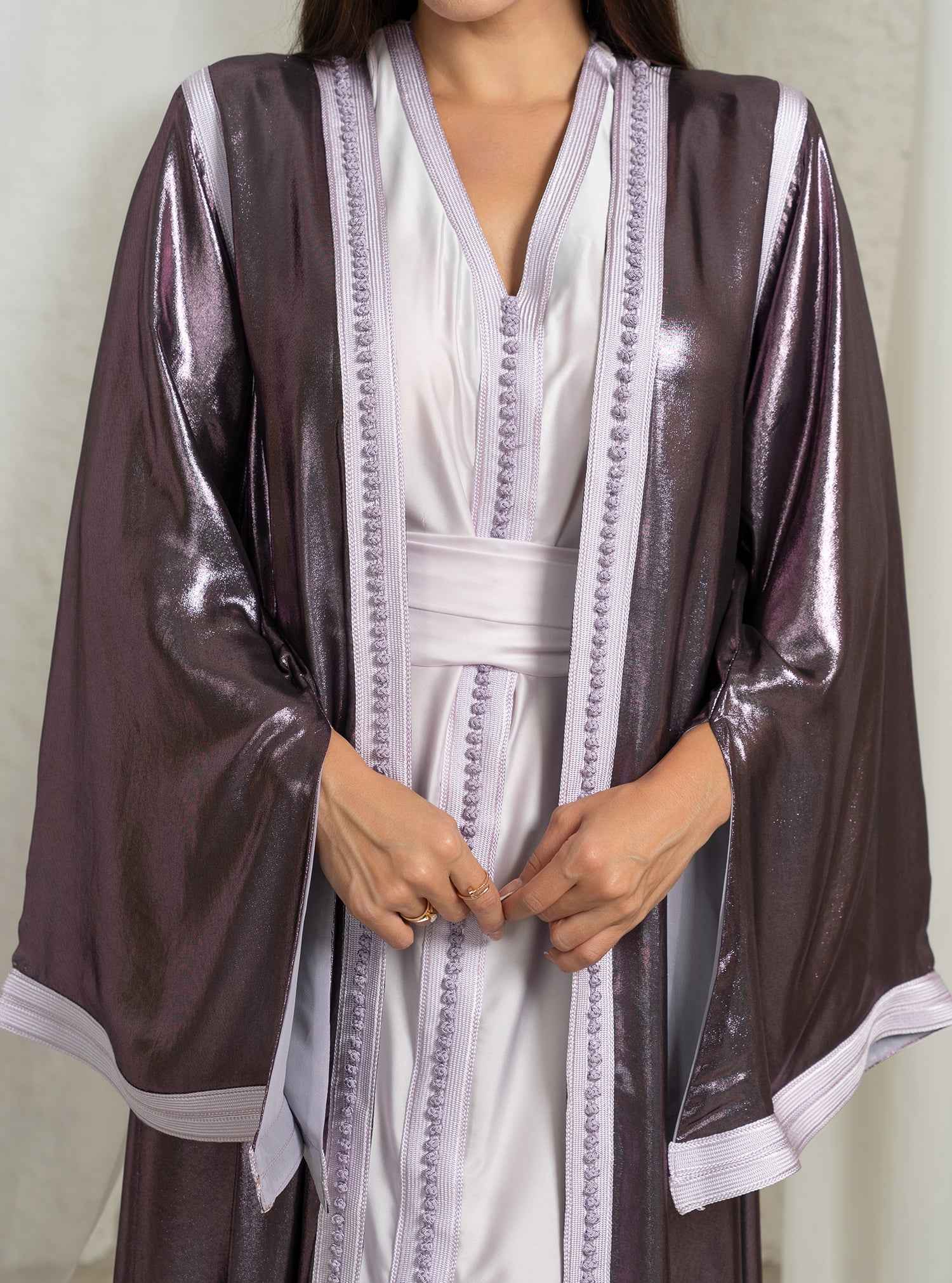 Mauve-KTN026 – Glossy Lavender Two-Piece Kaftan with Flowing Cape & Sleeve Slit Detail